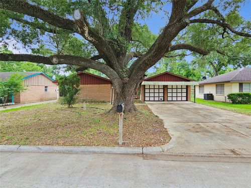 807 Golf Ct, Stafford, TX, 77477-6412 | Card Image