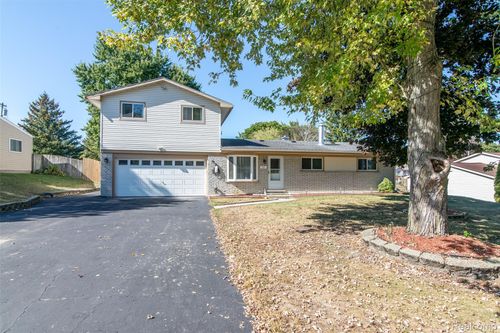 1404 Cardigan Dr, Oxford, MI, 48371-6006 | Card Image