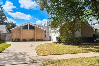 1906 Barons Glen, House other with 3 bedrooms, 2 bathrooms and null parking in Sugar Land TX | Image 2