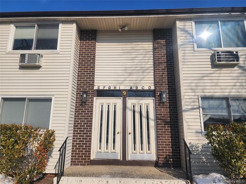 9G Blue Hill Cmns, Orangeburg, NY, 10962-2133 | Card Image