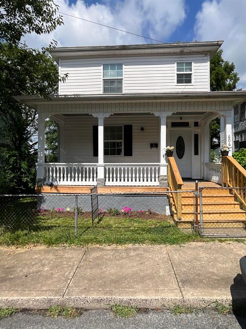 606 Winthrop St, STAUNTON, VA, 24401-4639 | Card Image
