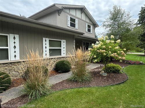 439 Churchgrove Rd, Frankenmuth, MI, 48734-9704 | Card Image