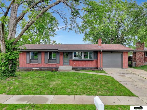 8016 E Avon Ln, Lincoln, NE, 68505-2048 | Card Image