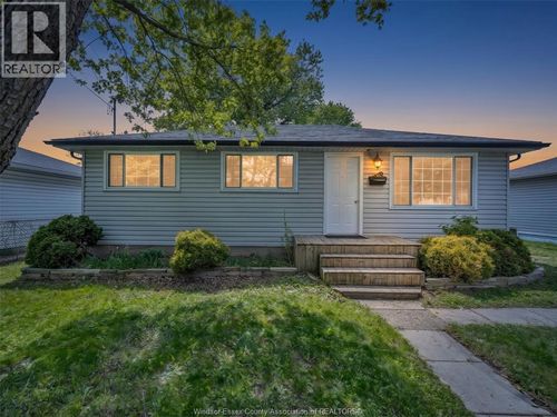 1583 Ferndale Ave, Windsor, ON, N8T2K3 | Card Image