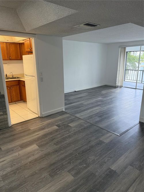 apt-3i-3690 Inverrary Dr, Lauderhill, FL, 33319-5930 | Card Image