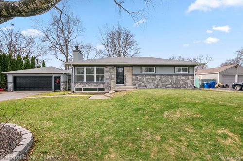 1385 Hira St, Waterford, MI, 48328-1519 | Card Image