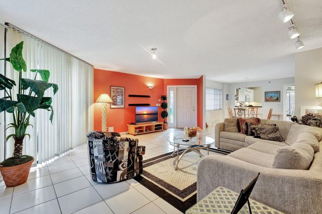 APT-104 - 7449 Glendevon Ln, Condo with 2 bedrooms, 2 bathrooms and null parking in Delray Beach FL | Image 7