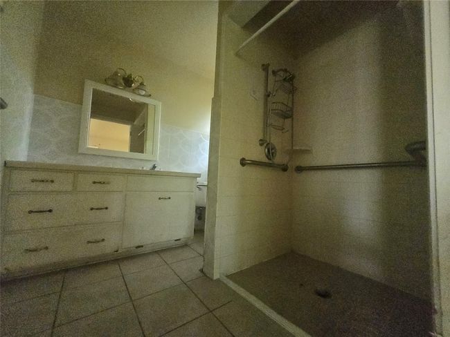 Primary Bathroom | Image 16