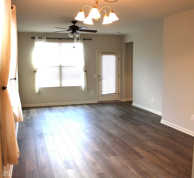 Living Room | Image 5