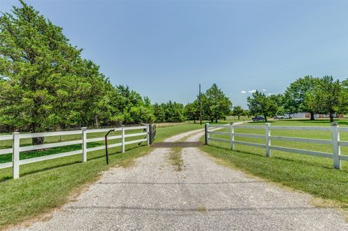 76 Spout Springs Rd, Pottsboro, TX, 75076-7020 | Card Image