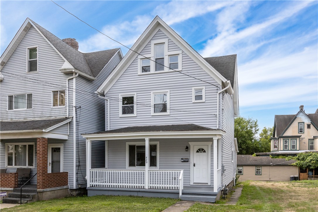 Eleanor St, Pitcairn, PA 15140