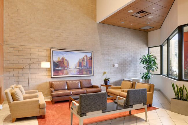well maintained entrance lobby | Image 4