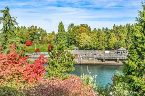 apt-207-3200 W Commodore Way, Seattle, WA, 98199-1166 | Card Image