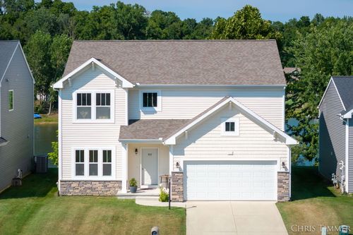 597 Trumpeter Bay Rd, Benton Harbor, MI, 49022-2410 | Card Image