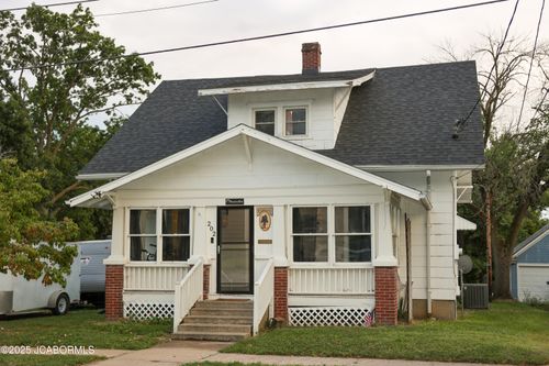 202 Pleasant St, MEXICO, MO, 65265-3233 | Card Image