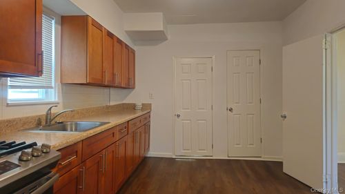 1-22 Ford St, Glen Cove, NY, 11542-2211 | Card Image