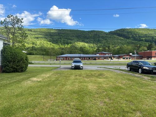 670 W Cumberland Rd, Bluefield, WV, 24701-4648 | Card Image