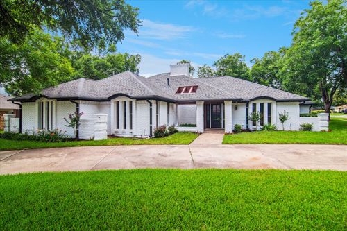 813 Lakeshore Dr, Mesquite, TX, 75149-4972 | Card Image