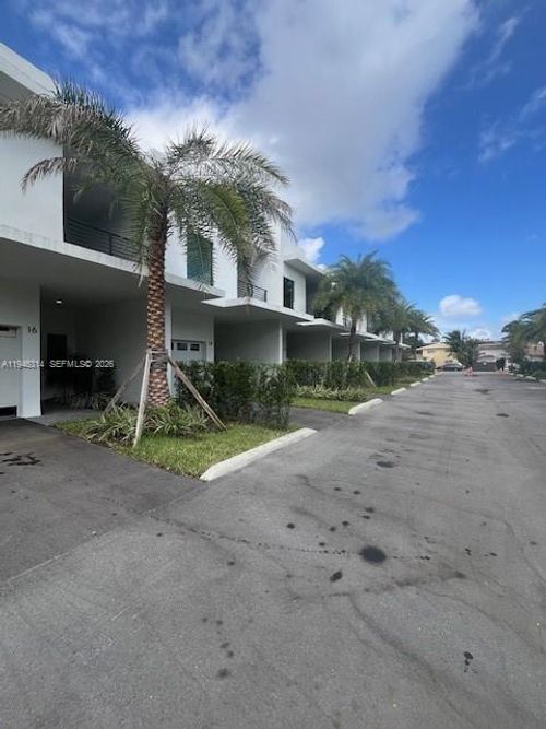 10-2526 Pierce St, Hollywood, FL, 33020-4888 | Card Image