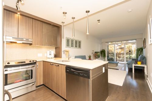 310-733 W 14th St, North Vancouver, BC, V7M0C6 | Card Image