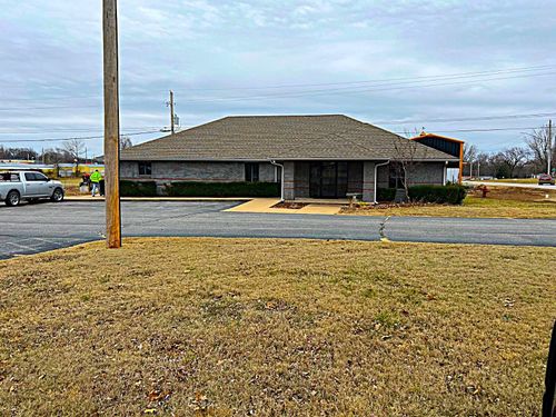 2125 S Broadway St, Grove, OK, 74344-3134 | Card Image