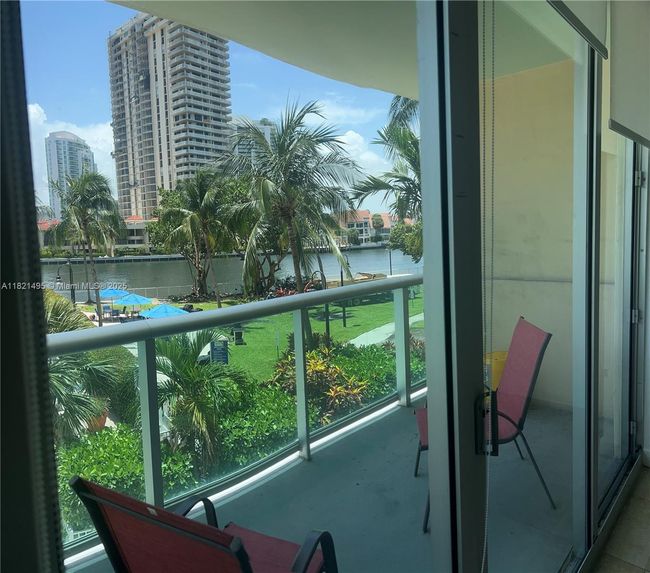 APT-207 - 19390 Collins Ave, Condo with 2 bedrooms, 2 bathrooms and null parking in Sunny Isles Beach FL | Image 14
