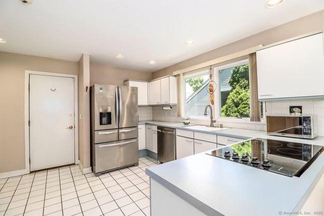 APT-2 - 230 New Canaan Ave, Condo with 3 bedrooms, 3 bathrooms and 3 parking in Norwalk CT | Image 10