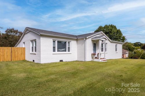 2625 20th Street Ln Ne, Hickory, NC, 28601-7967 | Card Image