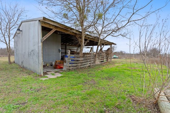 20601 Cameron Rd, House other with 3 bedrooms, 2 bathrooms and 4 parking in Coupland TX | Image 25