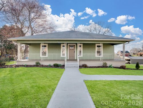 61 27th St Nw, Hickory, NC, 28601-5622 | Card Image