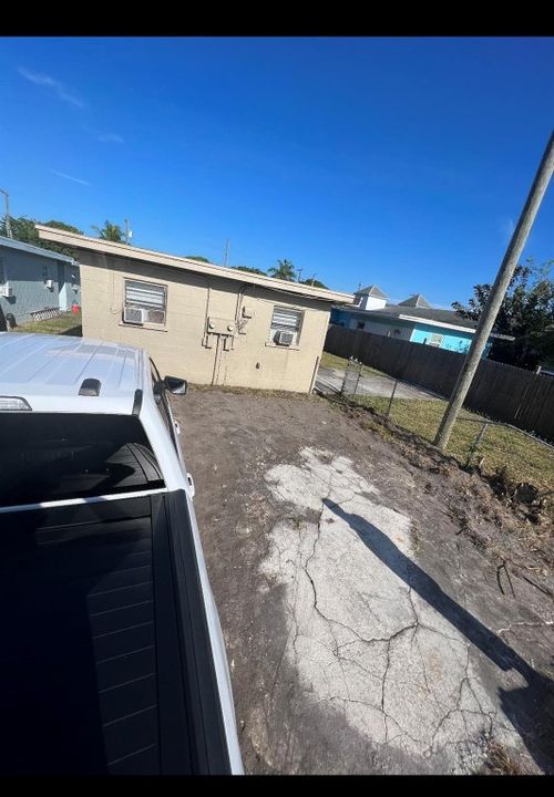 810 N 17th St, Fort Pierce, FL, 34950-2832 | Card Image