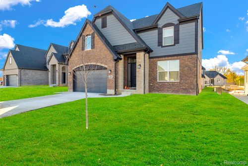 4075 Blossom Dr, Sterling Heights, MI, 48314-4237 | Card Image