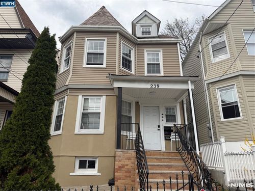 239 Lincoln Ave, Newark, NJ, 07104-3409 | Card Image