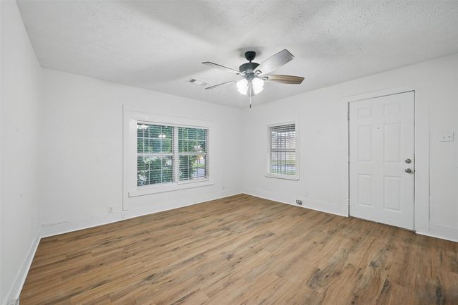 906 E Houston St, House other with 2 bedrooms, 1 bathrooms and null parking in Sherman TX | Image 4