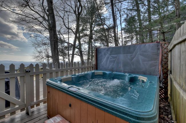 368 Walnut Rdg, Home with 4 bedrooms, 2 bathrooms and null parking in Ellijay GA | Image 6