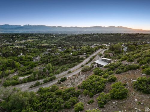 27-10471 Wasatch Blvd, Sandy, UT, 84092-4554 | Card Image