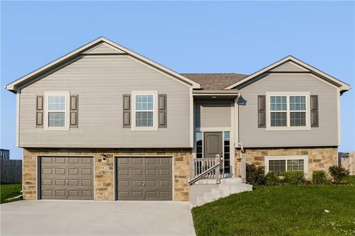 19122 Corbyn Ln, Smithville, MO, 64089-9269 | Card Image