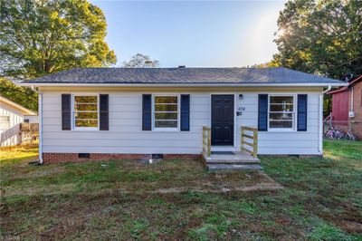 424 Wilson Street, House other with 3 bedrooms, 1 bathrooms and null parking in Statesville NC | Image 1