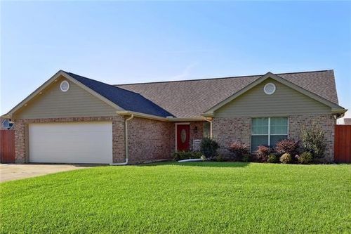 115 Savanna Dr, Luling, LA, 70070-3208 | Card Image