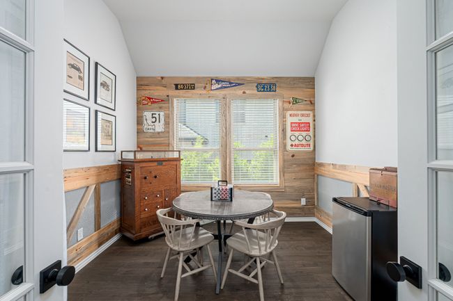 Currently used as poker room | Image 20
