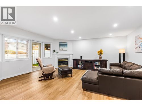 7-215 Taylor Rd, Kelowna, BC, V1X4G1 | Card Image