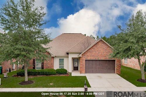 9302 Redwood Lake Blvd, Zachary, LA, 70791-8337 | Card Image