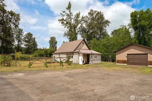 8512 Driftwood Ln, Castle Rock, WA, 98611-8502 | Card Image