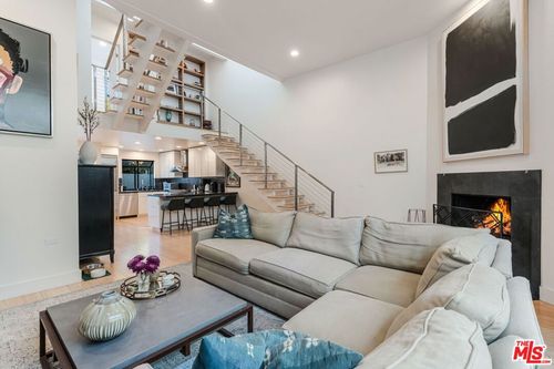 apt-e-940 14th St, Santa Monica, CA, 90403-3142 | Card Image