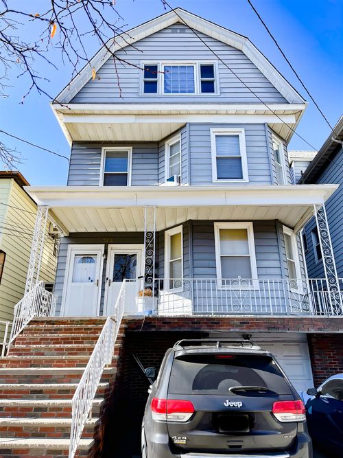 375 Avenue C, Bayonne, NJ, 07002-2092 | Card Image