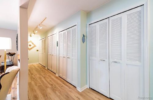 apt-37-8597 Mathias Dr, Grosse Ile, MI, 48138-1791 | Card Image