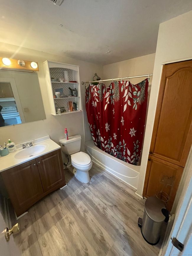 81 Benedict St, Home with 3 bedrooms, 1 bathrooms and 2 parking in Norwalk CT | Image 8