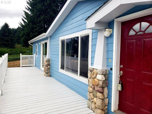 661 D St, Elkton, OR, 97436-7512 | Card Image