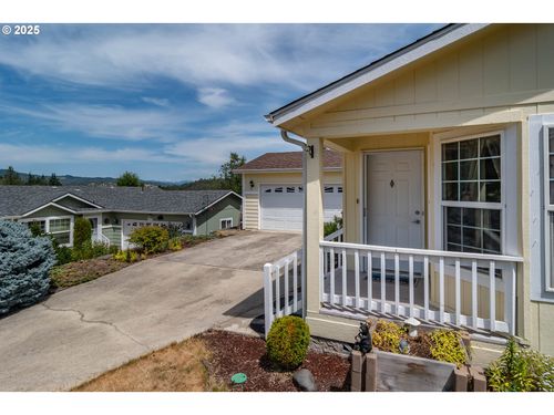 150 Kimberly Way, Canyonville, OR, 97417-9780 | Card Image