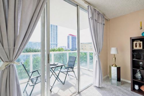 409-3800 Ocean Dr, Hollywood, FL, 33019-2916 | Card Image